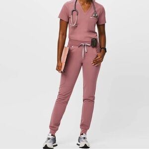 Figs mauve scrub set